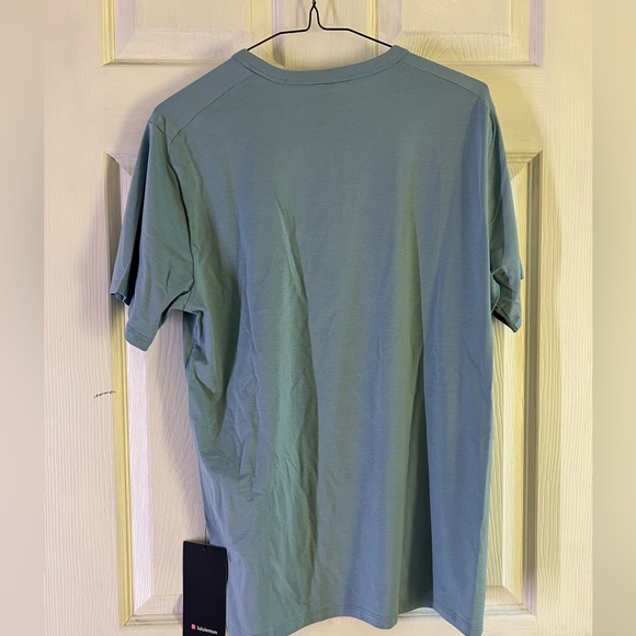 Lululemon the fundamental T - Picture 3 of 3